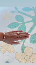 Load image into Gallery viewer, Ring pua (ring flower)