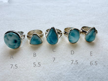 Load image into Gallery viewer, Silver ring with gemstone