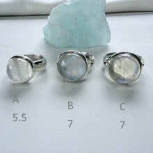 Load image into Gallery viewer, Silver ring with gemstone