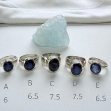 Load image into Gallery viewer, Silver ring with gemstone